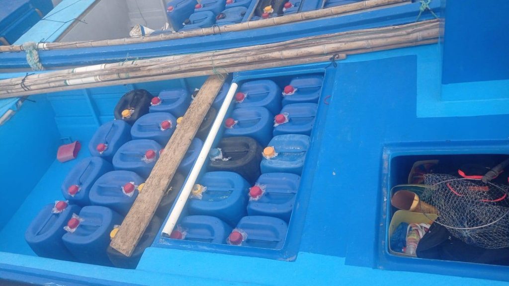 Armada del Ecuador detecta combustible ilegal en Manta