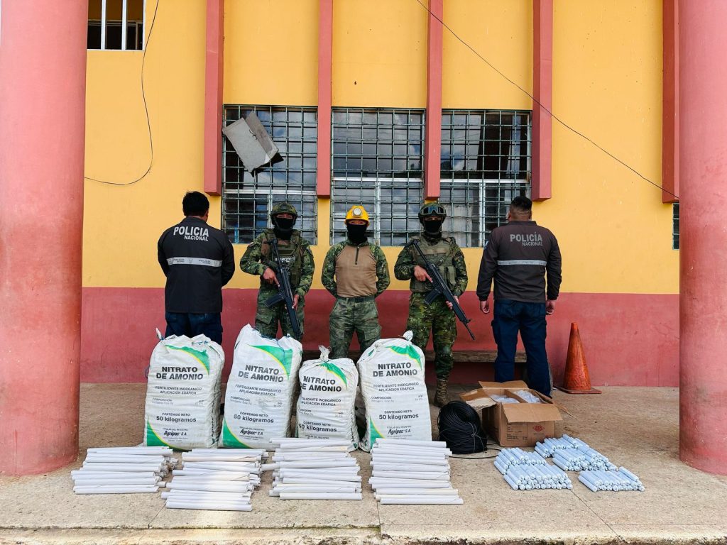 Fuerzas Armadas decomisa material explosivo