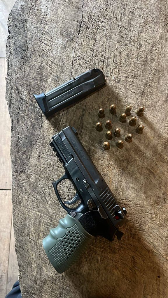 Militares se enfrentan a mineros ilegales