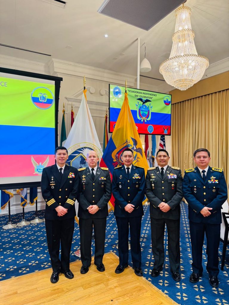 Fuerzas Armadas exponen historia del Ecuador