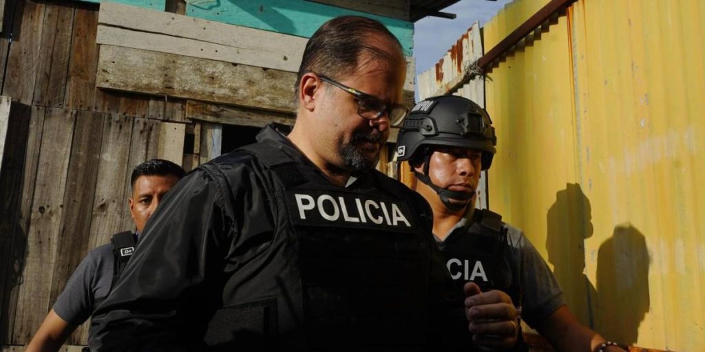 Ministro del Interior confirma la detención de sujeto que amenazó al presidente Noboa