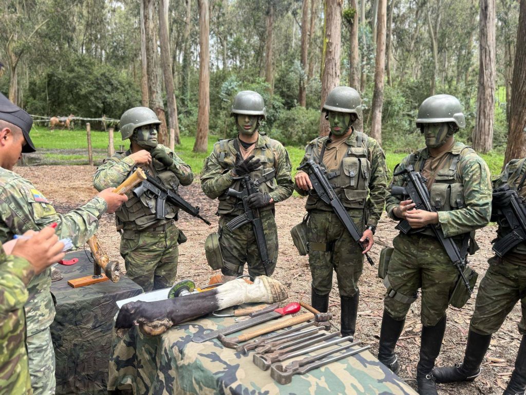 Militares entrenan en Reconocimiento Hipomóvil