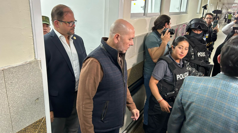 Fuerzas Armadas intervienen el hospital del IESS en Quito