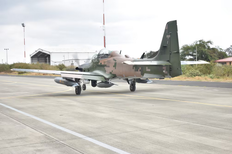 Aviones Super Tucano de la FAE patrullan Manabí y Guayas