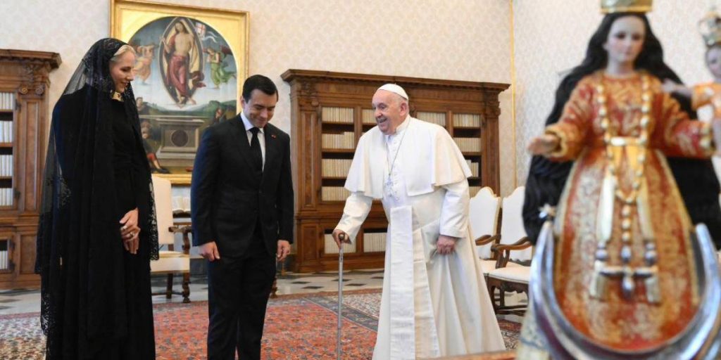 Presidente Noboa envía mensaje por la muerte del Papa Francisco