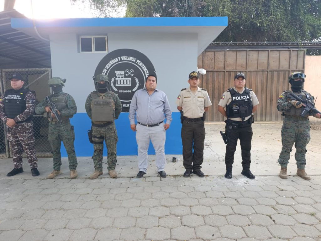 Bloque de Seguridad al frente del control en cárcel de Manabí