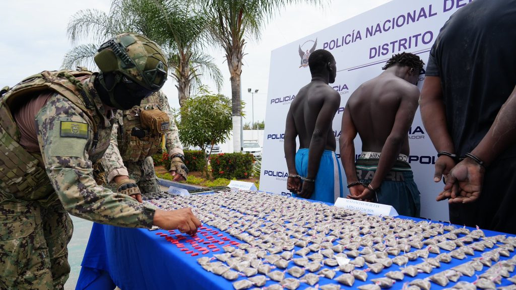 Armada del Ecuador realiza operativos de control de armas, municiones y explosivos