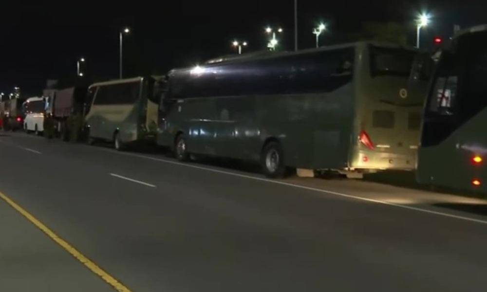 Ministros llegan a Ibarra en convoy militar