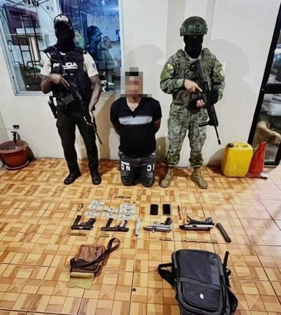 Militares decomisan subametralladoras en Esmeraldas