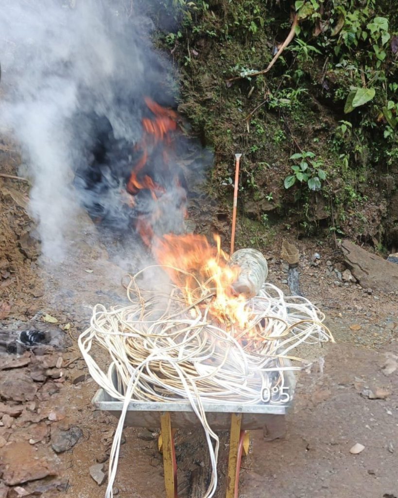 FF. AA. neutralizan minería ilegal en Tulcán
