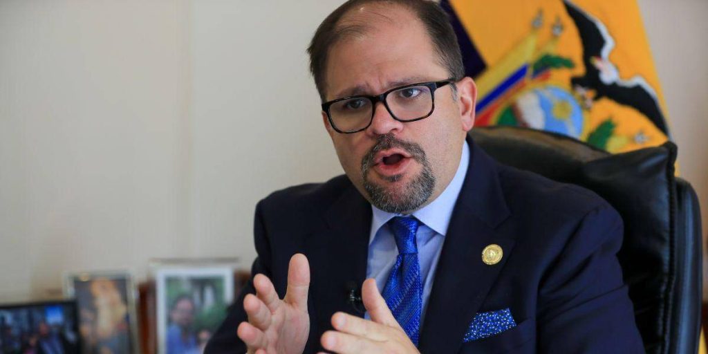 Fuerzas Armadas y Policía despejan las carreteras cerradas por el paro