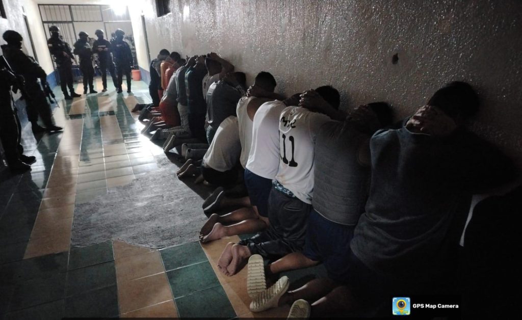 Militares ejecutan requisa en cárcel de Tulcán