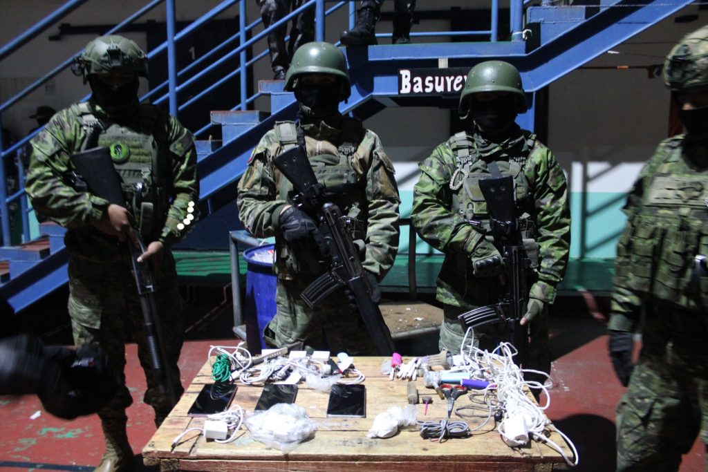 FF.AA. intervienen en cárcel de Cotopaxi