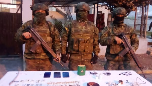 Militares intervienen cárceles de Chimborazo y Bolívar
