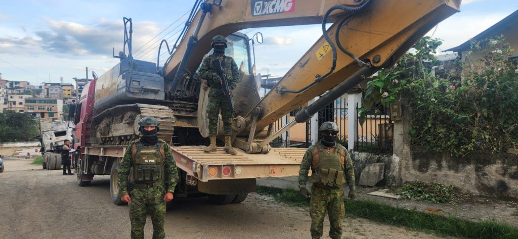 FF.AA. decomisa maquinaria en Chinchipe