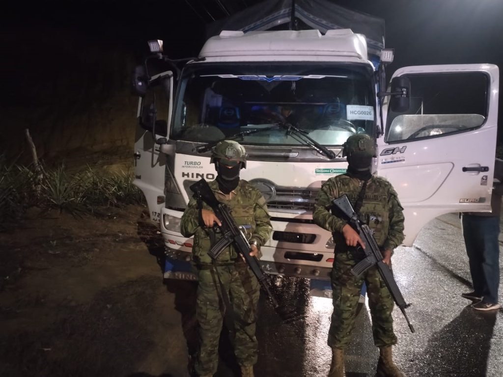 Fuerzas Armadas decomisa 1.400 galones de combustible robado