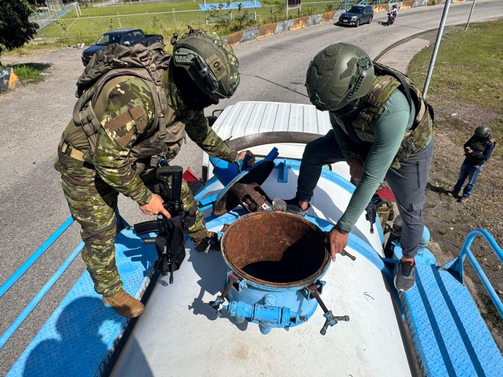 Fuerzas Armadas decomisa 5500 galones de combustible