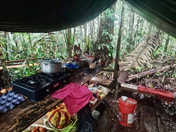 Operativos militares destruyen refinería clandestina en Lago Agrio