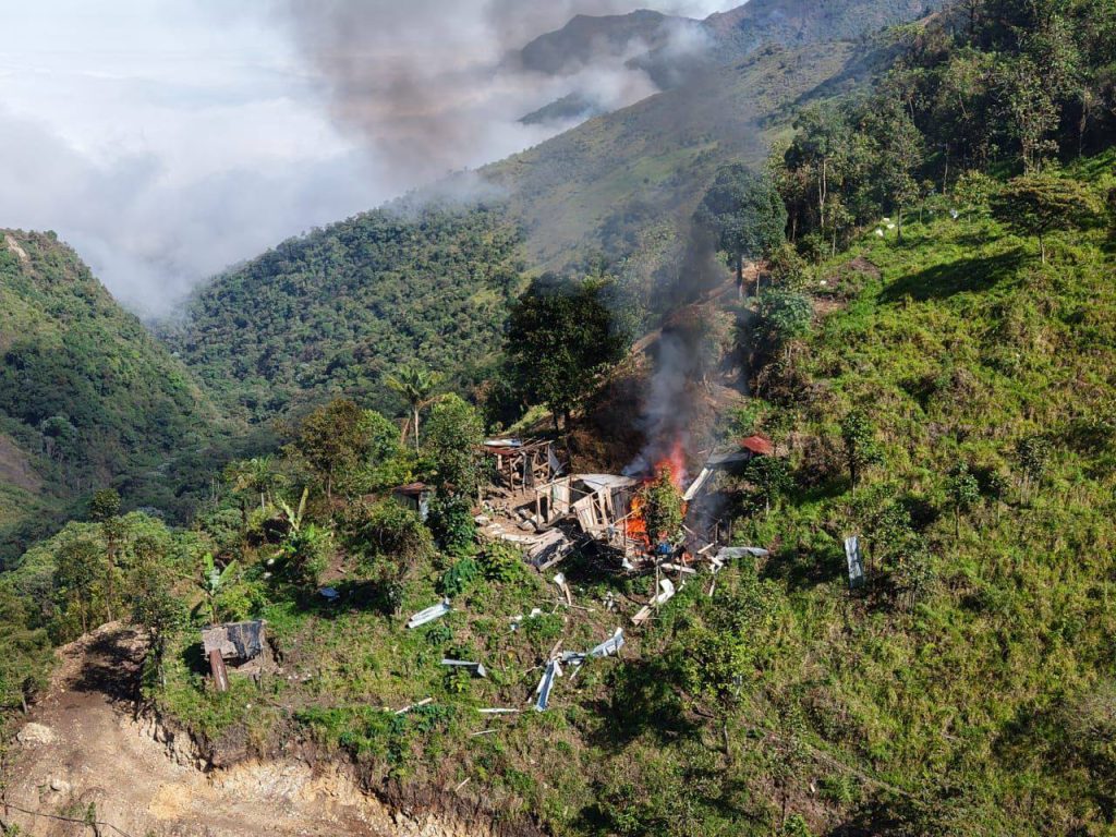 Fuerzas Armadas inhabilita campamentos ilegales en El Carmen