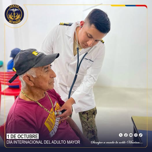 Armada del Ecuador rinde homenaje a adultos mayores