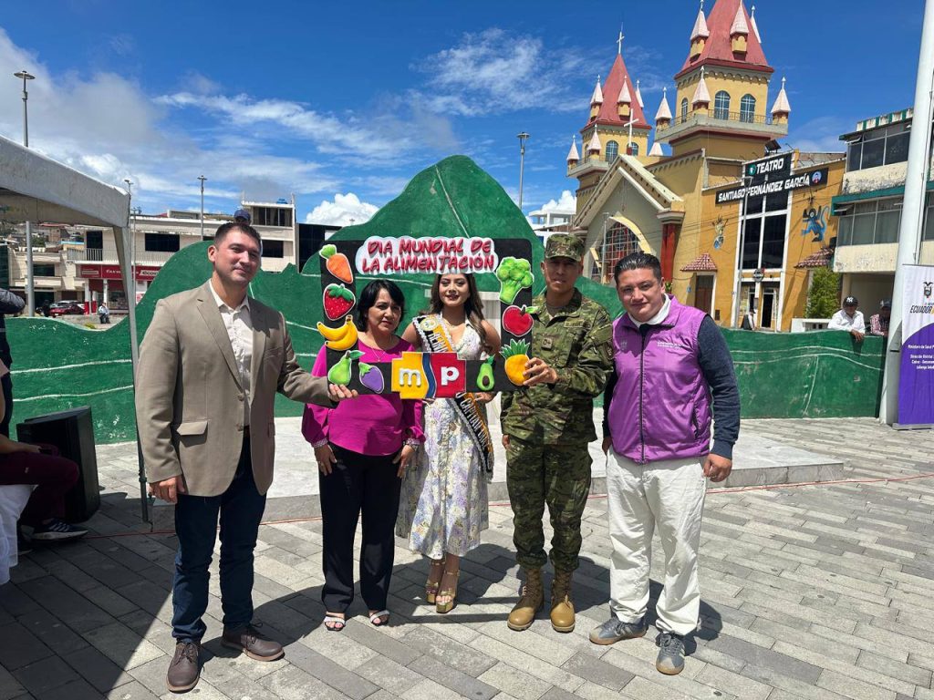 Militares en acción solidaria en Cariamanga