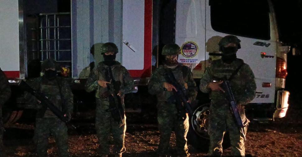 FF.AA. decomisa 2.000 galones de combustible ilegal