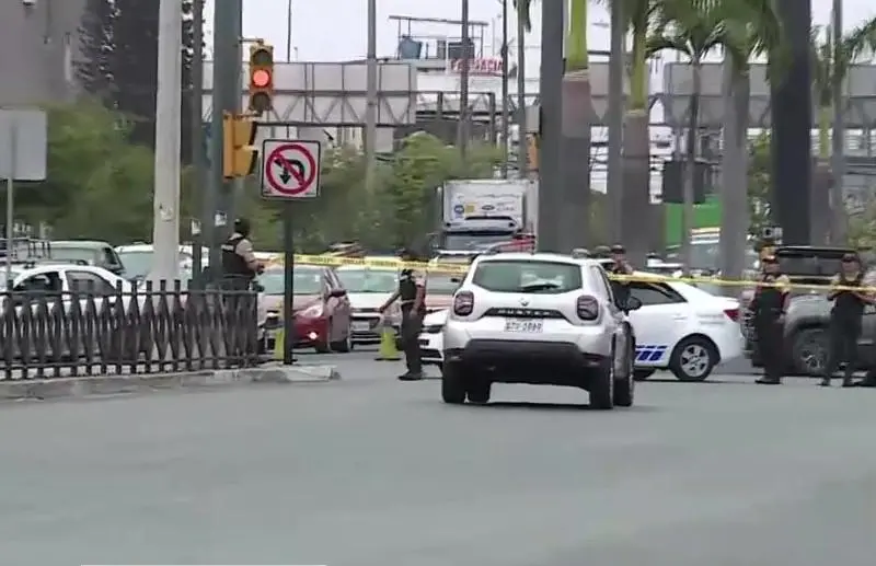 Vehículo abandonado en el sur de Guayaquil generó alerta de bomba