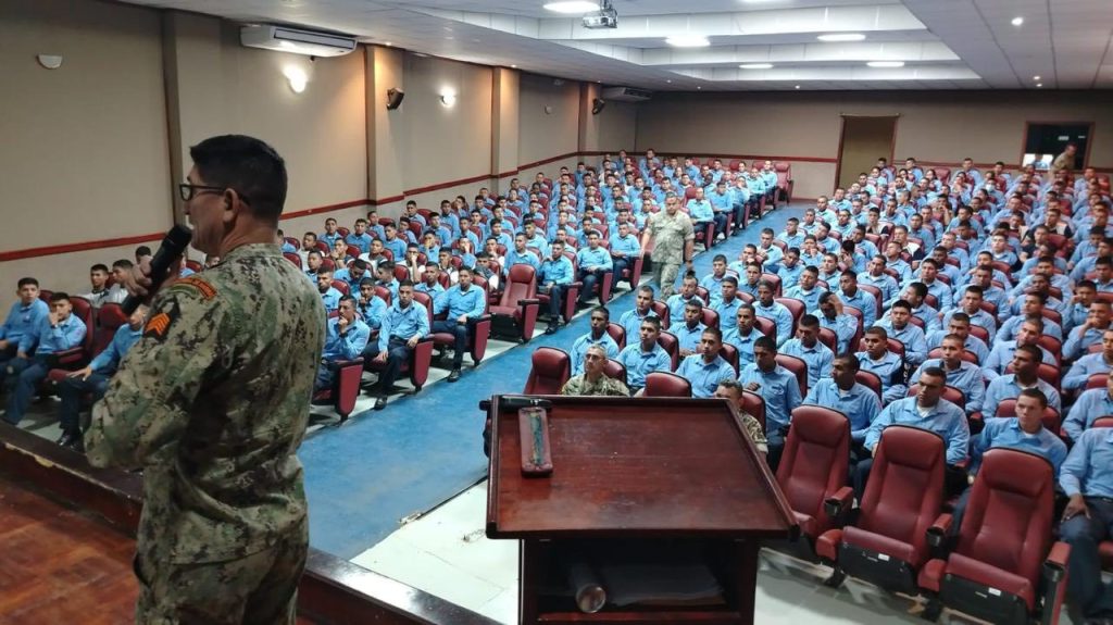 Armada del Ecuador imparte conferencias con sentido de pertenencia