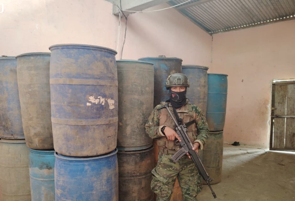 Militares detectan una perforación clandestina de combustible