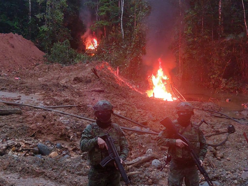 Militares asestan duro golpe a la minería ilegal