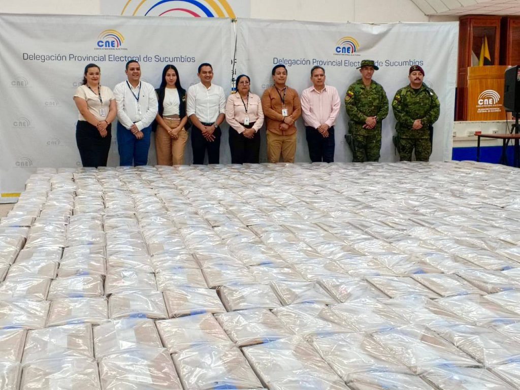 FF.AA. resguarda el traslado de material electoral