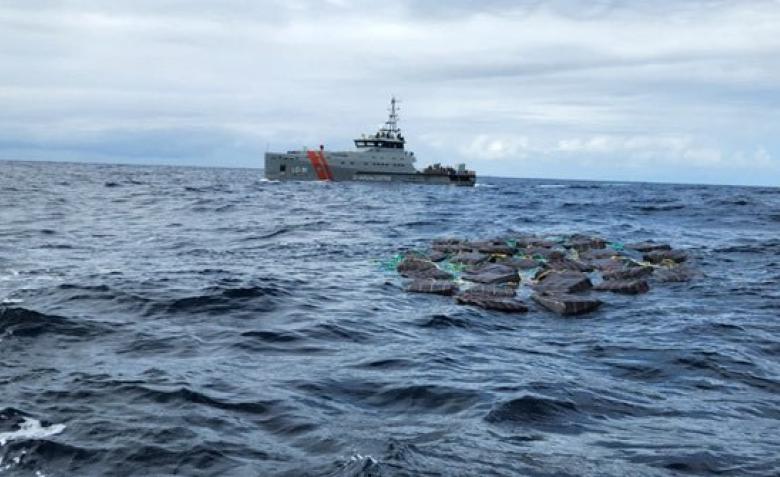 Armada del Ecuador frena tráfico de droga en alta mar