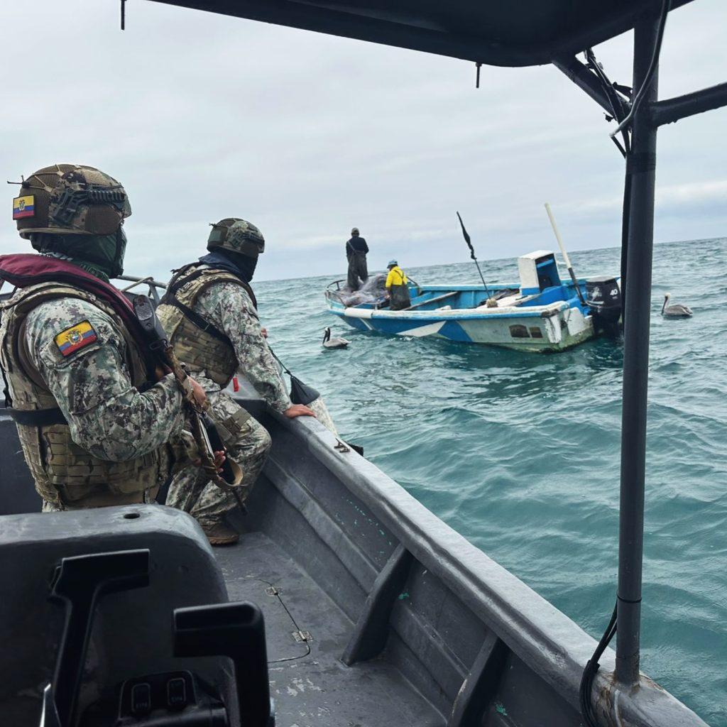 Armada del Ecuador ejecuta operaciones marítimas en Santa Elena