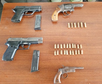 FF.AA. decomisa armas en Vinces