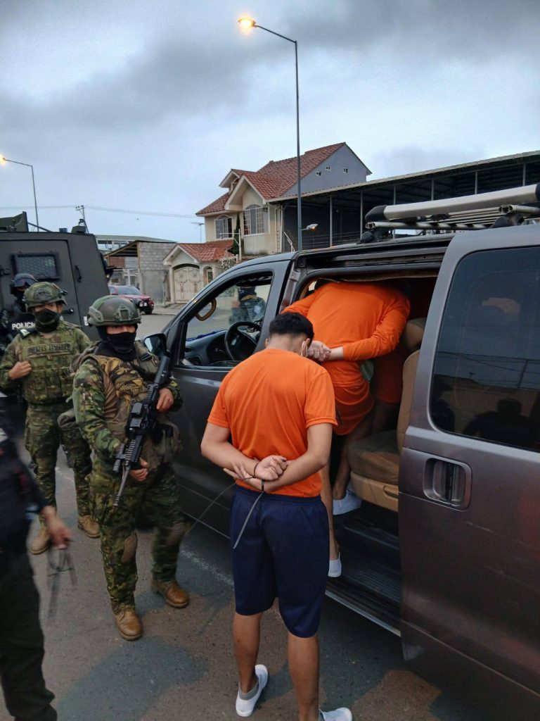 Militares refuerzan la seguridad en centros carcelarios