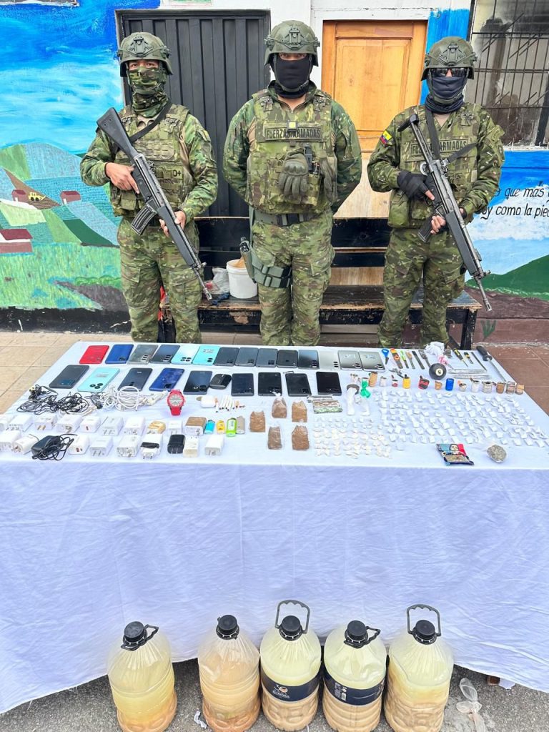 Fuerzas Armadas interviene cárcel de Riobamba