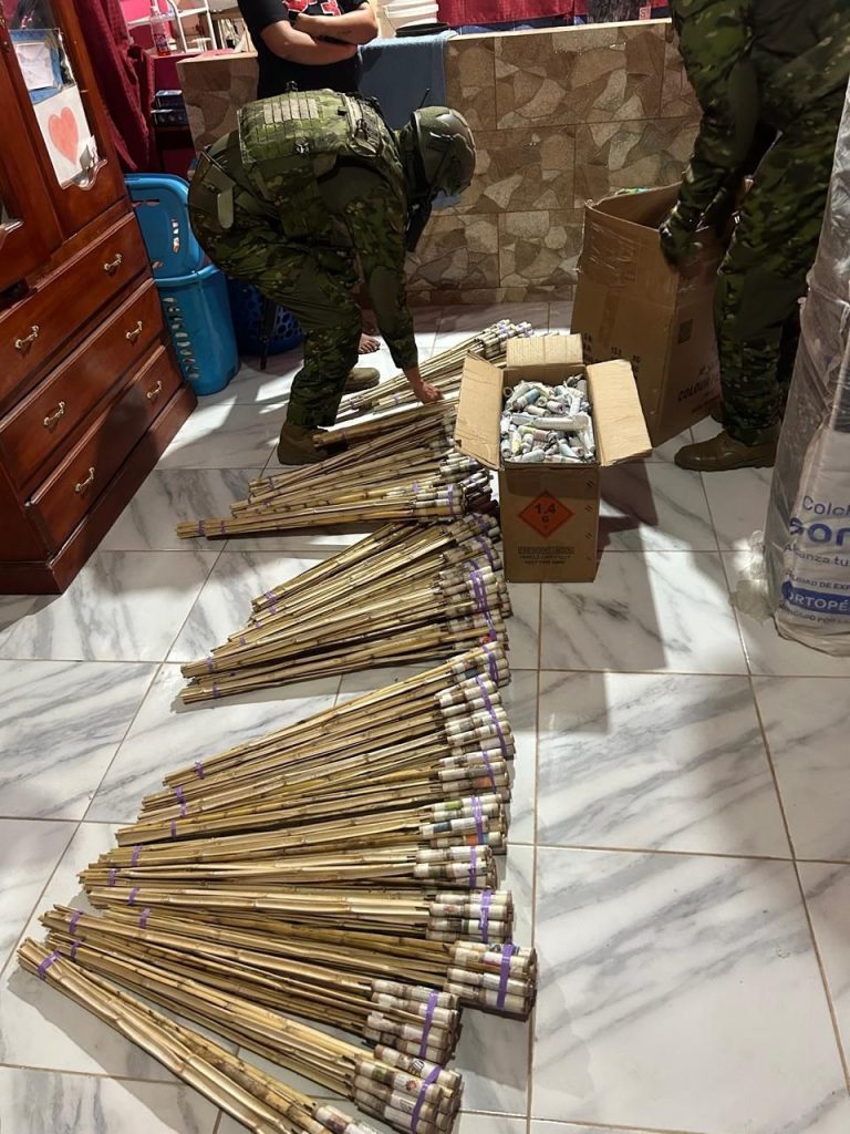 Ejército Ecuatoriano decomisa material pirotécnico en Bolívar