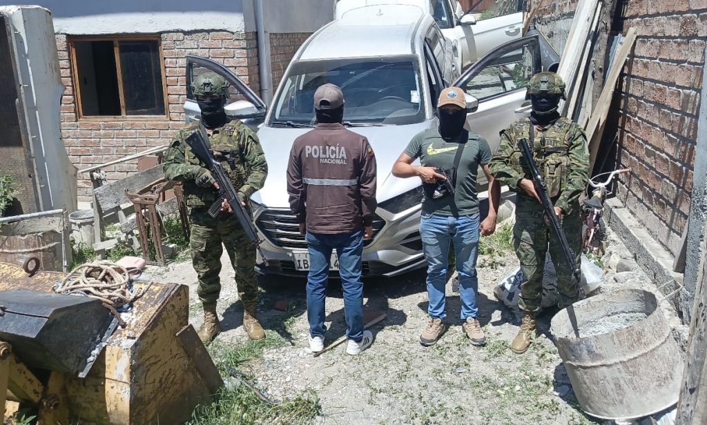 Militares desmantela centro de acopio de vehículos robados