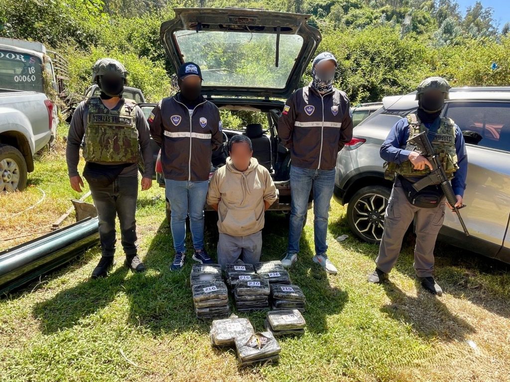 Operativos militares se refuerzan en Otavalo