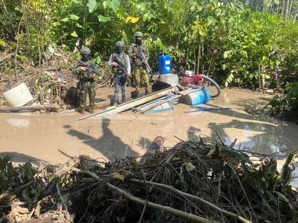 Fuerzas Armadas combate la minería ilegal en Sucumbíos