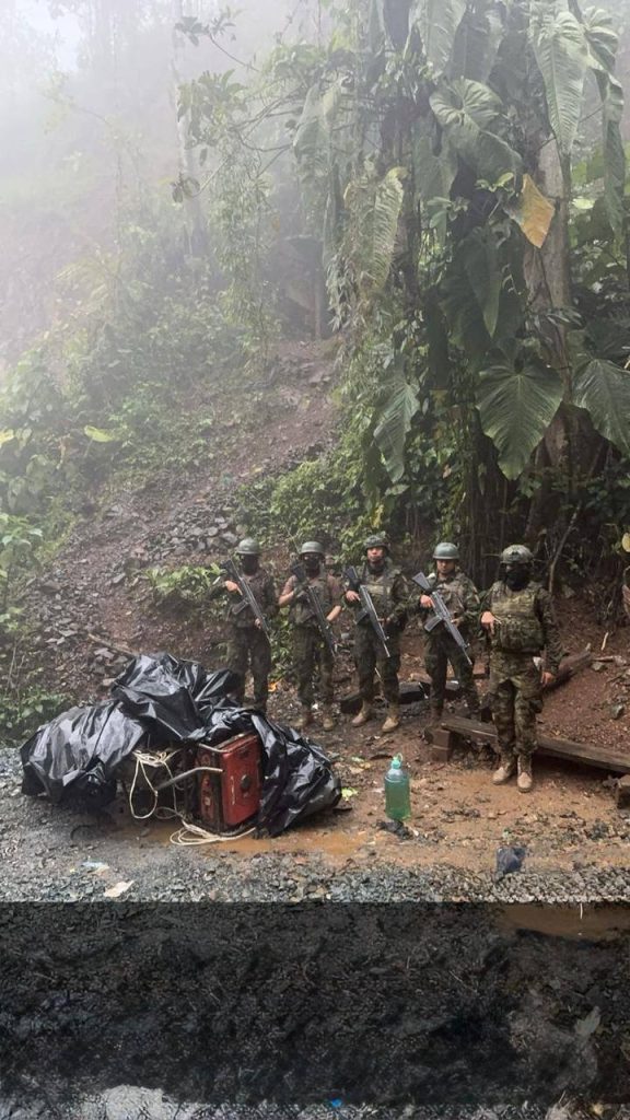 Militares combaten la minería ilegal en Tulcán