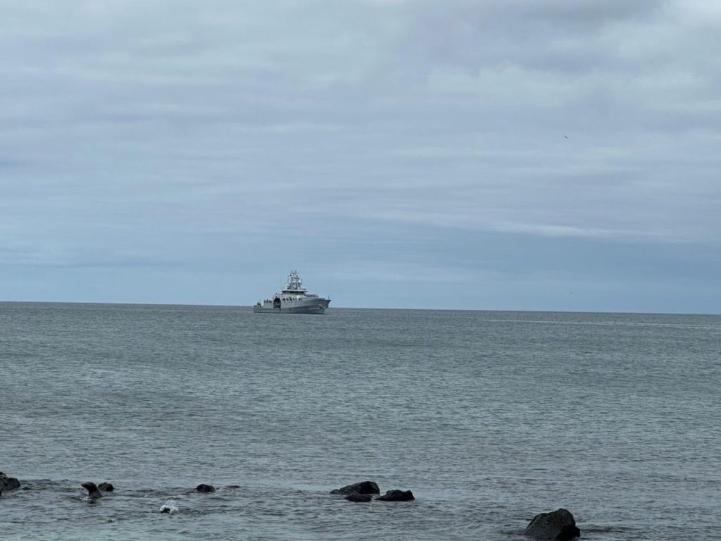 Ecuador refuerza la seguridad en Galápagos con la llegada de Buque Francés