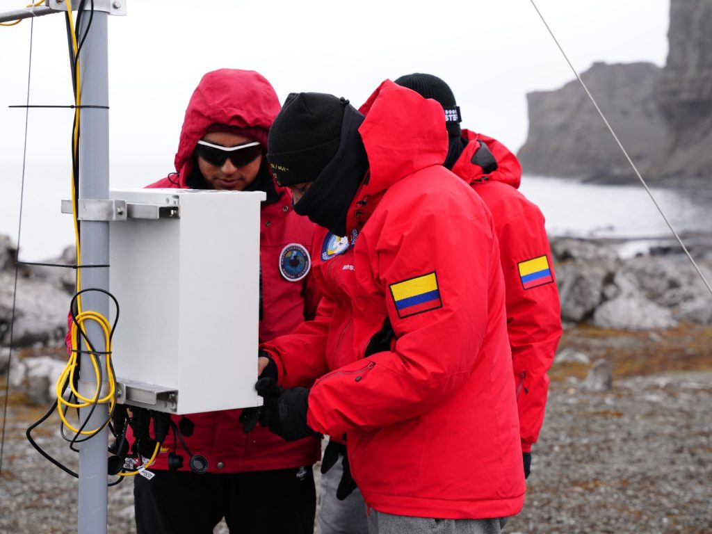 Instalación metereológica portátil en la Antártida fortalece avance científico