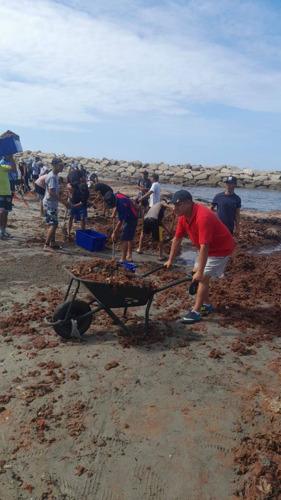 Ejército Ecuatoriano promueve minga de limpieza en Libertad
