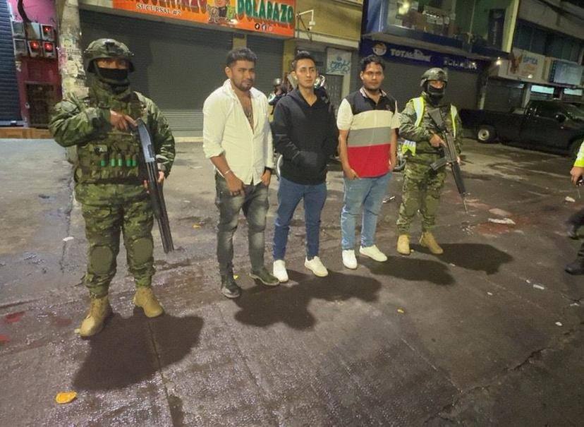 Ejército Ecuatoriano decomisa armamento en Quito