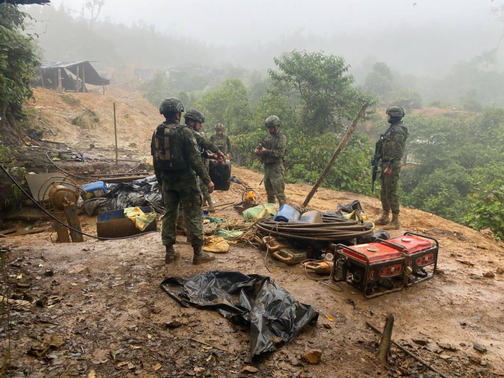 Ejército Ecuatoriano combate la minería ilegal en Imbabura