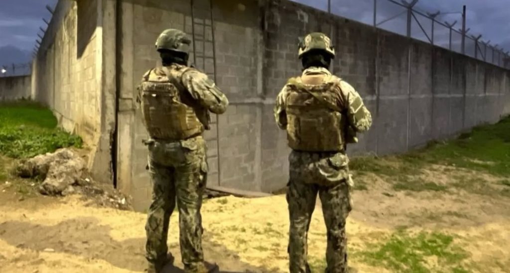 Manabí, Galápagos y Esmeraldas reforzadas por militares