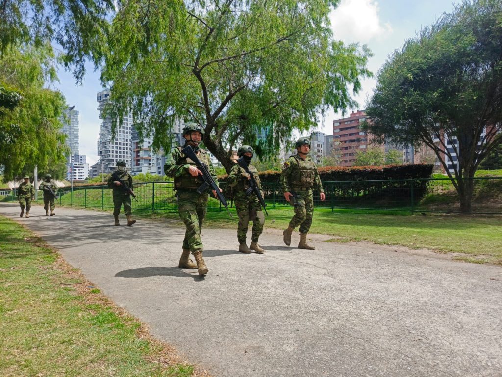 Quito es reforzada por operativos militares