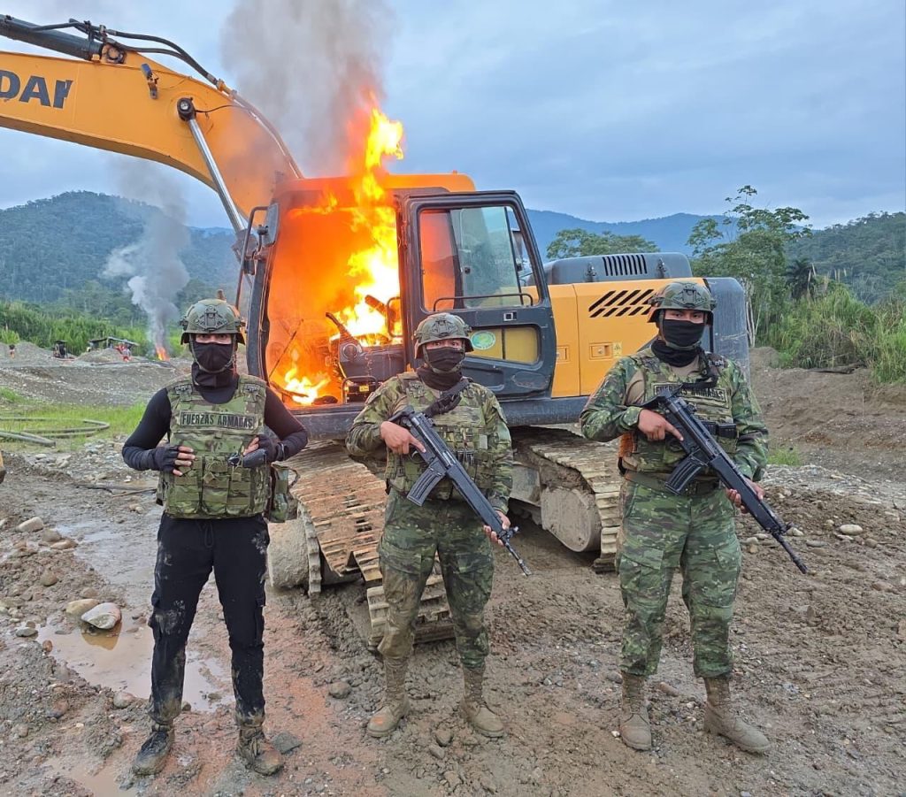 En Gualaquiza, militares combaten la minería ilegal