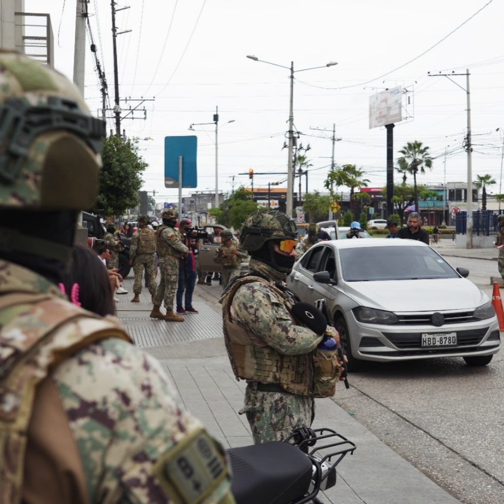 Armada del Ecuador garantiza la seguridad en Mucho Lote